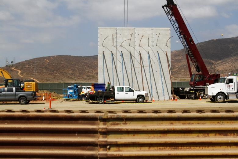 تصاویر | دیوار ۹ متری که به دستور ترامپ در مرز مکزیک و آمریکا نصب می‌شود